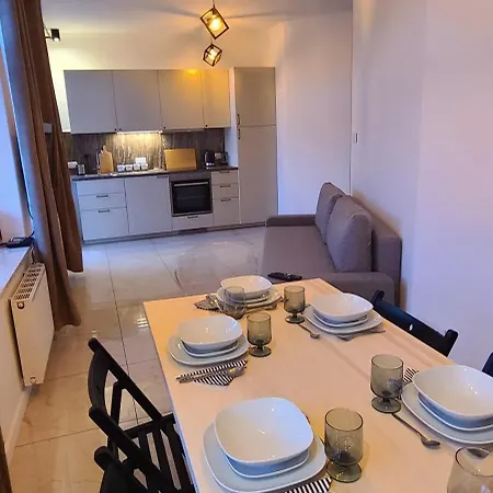 Versatile Apartment-unique Design Free Parking *